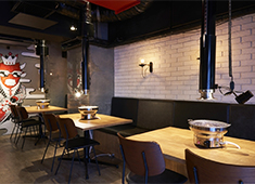 焼肉ホルモン マーク松岡／Mark Matsuoka Grill／株式会社ジャパントランスワールド 求人 【新店舗内装】“気軽に楽しめる”と言う部分を重視し、カジュアルかつ、大人の雰囲気を醸し出すデザインです！