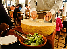 株式会社 パワーウッズ（和彩dining 花・さくら食堂・トラットリア エルモチェーロ・二代目もつ鍋わたり） 求人 スタイリッシュな店内で若手のメンバーが活躍中！！