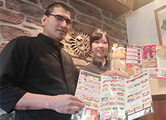 株式会社インドの恵み 求人 ▲飲食店出身者の他に、元パソコン販売の営業マンや、学校の先生、宅配ドライバーなど様々なスタッフが活躍しています！