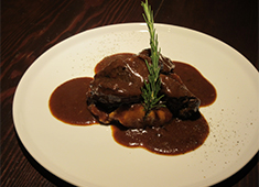 Kitchen&Bar BORABORA 求人 ご自身で考えた料理がテーブルに並ぶ。思いっきり挑戦できるやりがい十分な環境です。