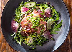 「nakameguro SLOW TABLE」「中目黒グリル」 ／株式会社ファンタジスタ・ジャパン 求人 ▲レシピも調理も全て自分たちで！オープンキッチンで、チェーン店では感じられないヤリガイがここにあります！