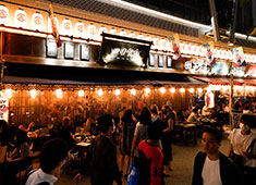 株式会社 浜倉的商店製作所 求人 「渋谷横丁」では全国各地の名産料理やソウルフードを提供する「食市」を展開！あなたの出身地のお店もありますよ！