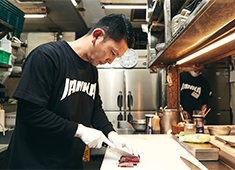 吟味焼肉 じゃんか 求人 できる限り自家製にこだわり、全て一から仕込んでいます。