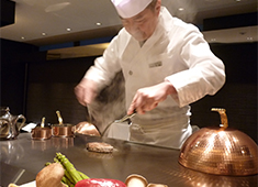 オアシスグループ　鉄板焼・和食部門 求人 鉄板焼経験者優遇。腕次第で高収入も叶います！ぜひ、高い収入を手にして欲しいと考えています！
