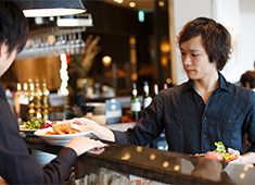 株式会社 ADASTRIA eat Creations／THE CITY BAKERY／THE CITY BAKERY NEW YORK GRILL 求人 南町田店は約60人のチーム体制（AP含む）。20～30代が活躍中ですがフレキシブルな方ならもちろん年齢不問！