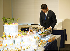株式会社 アポルテフードファクトリー 求人 ケータリング部門では、華やかなパーティー料理を提供しております。