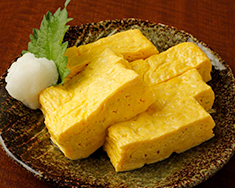 むろまち鳥や 求人 焼鳥だけでなく、一品料理にも力をいれている当店。調理の基本も学び、経験を積むことができます。