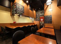 株式会社Buff 求人 ▲「ステーキてっぺい 六本木店」
お肉片手にワインを楽しめると大人気！その味はメディアやフェスに引っ張りだこ！