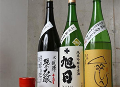 やきとりShira 求人 ワインだけでなく日本酒も豊富に取り揃えております。