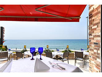 「Ristorante AMALFI」「鉄板焼き 七里ガ浜」他／株式会社ビィバリュー 求人