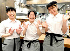 SHIBIRE NOODLES 蝋燭屋（ロウソクヤ） 求人 女性スタッフも活躍しています。実際に店長として蝋燭屋の成長を支えてくれています。
