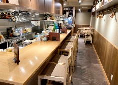 三軒茶屋 五臓六腑 グループ 求人 20〜30席ほどの席数が中心です。お客様の反応も感じながら、料理だけでなく接客も楽しめる環境です。