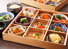 銀座朝食ラボ／株式会社アズフードシステムズ 求人 ▲営業は朝食とランチタイム。
小鉢で、味はもちろん目でも楽しめるお料理でお客様を魅了していきましょう！