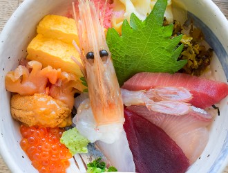 すし処 善（ぜん） 求人 海鮮丼のテイクアウトもスタート。時代に合わせた新しい取り組みも進めています。