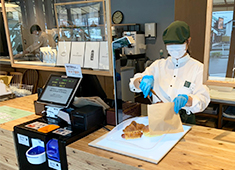 OPEN GATE BAKERY（オープンゲートベーカリー） 求人 幅広い世代に喜んでもらえるお店を目指し、多種多様なパンを取り揃えています。コロナ対策もバッチリです！