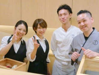 鮨乃すけ 求人 若手メンバーも活躍。20代、30代が仕事を楽しみながら成長できる雰囲気を大切にしています。
