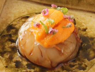鮨乃すけ 求人 おまかせコースの中では、一品料理も提供。和食の経験も活かすことができます。