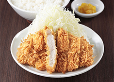 とんかつはまや／株式会社 駿河屋本舗 求人 一番人気のロースカツ定食(700円)。こだわりの美味しいとんかつをリーズナブルにスピーディーにご提供しています。