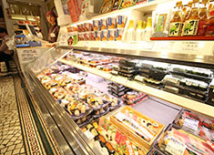 株式会社 梅丘寿司の美登利総本店　テイクアウト部門 求人 美味しいお寿司でお客様を笑顔にする仕事を一緒にしていきましょう！