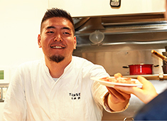 焼肉 炭聖 -TANSEI- / 株式会社タンセイ 求人 20～30代が中心に活躍中！仕事とプライベートはしっかり分け、社員・バイト間でもフラットな関係性を築くチーム♪