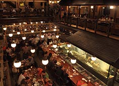 権八 西麻布／株式会社グローバルダイニング 求人 権八には切磋琢磨しながらも楽しみながら働けるたくさんの仲間がいます！