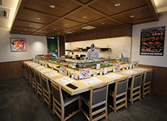株式会社 梅丘寿司の美登利総本店 求人 混雑時は入店制限を行うなど、店内環境や衛生環境を徹底し、スタッフとお客様が安心できる場所づくりを行っています。