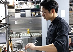 【itumo】／株式会社イントロ 求人 ▲20代の若手スタッフや女性スタッフも多く活躍中！経験の浅い方から即戦力の方まで多くの方の参加をお待ちしています！