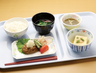 株式会社ベネミール 求人 提供するのは、日々のお食事。和食、洋食、中華など様々なジャンルのメニューを提案しています。
