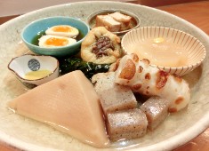 新橋 かま田 求人 毎日、丁寧に仕込む「おでん」。ホールの方も仕込みの簡単な作業から手伝っていただきます。調理の経験も身につきますよ◎