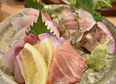 株式会社スマイルダイニング※和食・居酒屋事業部 求人 魚の鮮度は自慢の一つ。あなたのさばいた魚でお客様から美味しいの言葉をもらいませんか！