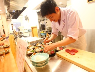 新橋 かま田 求人 コース仕立てで提供します。刺身や八寸など、和食もしっかりと学ぶことができます。