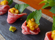 「肉×日本酒 Fukuyaバル」「串焼き居酒屋 福家」「和菓子 楓」／株式会社 金福商店 求人 Fukuyaバルでは、日本酒にあう多彩なお肉メニューを提供しています。