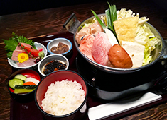 Chanko Dining 安美  両国総本店／魚家 株式会社 求人 ランチでは日替わりの「一人鍋」を提供しています。ぜひ様々な「鍋」を提案をし、お客様を楽しませてください♪