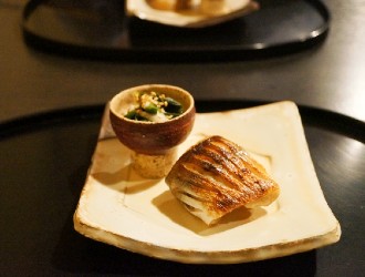 鮨ふくなが　※新店開業準備室 求人 コースの中で、一品料理も提供。和食・日本料理の知識・技術も身につきます。
