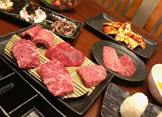 「肉処 香月」／株式会社Taker 求人 肉業界が初めての方も是非チャレンジしてみて下さい。年齢不問で積極採用しています。