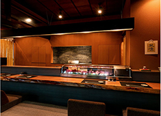 有限会社 SLBカンパニー 求人 カウンターある店舗はお客様の反応がダイレクトに感じることができるからこそ面白いです。