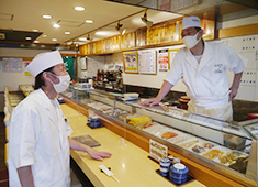 株式会社千寿司チェーン 求人 職人同士の連携はバッチリ。仕事にもハリがでてきます。