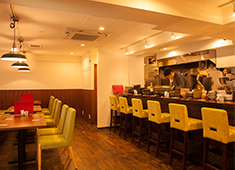 和酒旬菜 縷々（ワシュ シュンサイ ルル）／株式会社フードエンジニア 求人 店舗全体を見渡せるオープンキッチンも魅力！