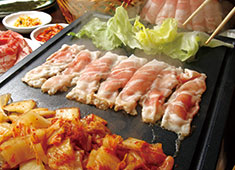 株式会社ケイシュウフーズ/とん豚テジ 求人 お客様にはコース料理からアラカルト料理まで楽しんでもらっています。アイデアも形になります。