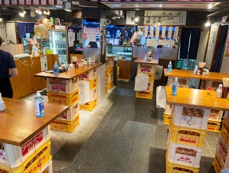 みなと寿司グループ 新店開業準備室 求人 ★立呑み魚参
新鮮な旬の刺身が安くて美味い！立飲み居酒屋！日々常連さんで賑わう繁盛店です！
