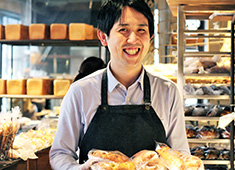 MORETHAN BAKERY／Boulangerie Bistro EPEE、他／株式会社 MOTHERS 求人 20～30代の若手～中堅から、経験豊富なメンバー迄、それぞれの個性や実力を活かして、『笑顔』で活躍中です！