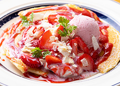 HANAO CAFÉ（ハナオ カフェ） 求人 フレッシュなフルーツやココナッツがたっぷりのパンケーキ。ゆったりとした時間を提供します。