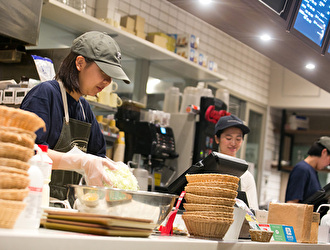 FRESHNESS BURGER 日本橋三井タワー／株式会社フレッシュネス