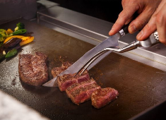 福岡天神ホテルマネジメント合同会社 求人 お客様にはモダンな落ち着いた空間で料理を楽しんでもらいます。