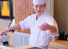 うまい鮨勘 ゆとろぎ 他／株式会社アミノ 求人 若手～ベテランまで特徴・強みを活かして活躍していますが、最前線で若手が活躍できる自由度高い環境が当社の魅力！