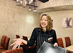 株式会社 イーストン 求人 女性スタッフも多く活躍しています。接客が好きな方は、ホスピタリティを磨く研修もあります。
