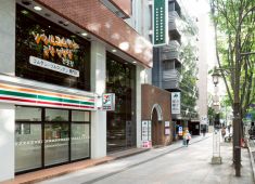 韓国料理専門店ソウルコムタン（株式会社仙令平庄） 求人 勾当台公園駅より徒歩3分、国分町近く。大通りに面したのビル２階の好アクセス！