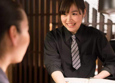 株式会社トラクシィ 男女比はほぼ半々。女性スタッフも多数活躍中。産休育休制度もあり、長く働けるベースを整えています。