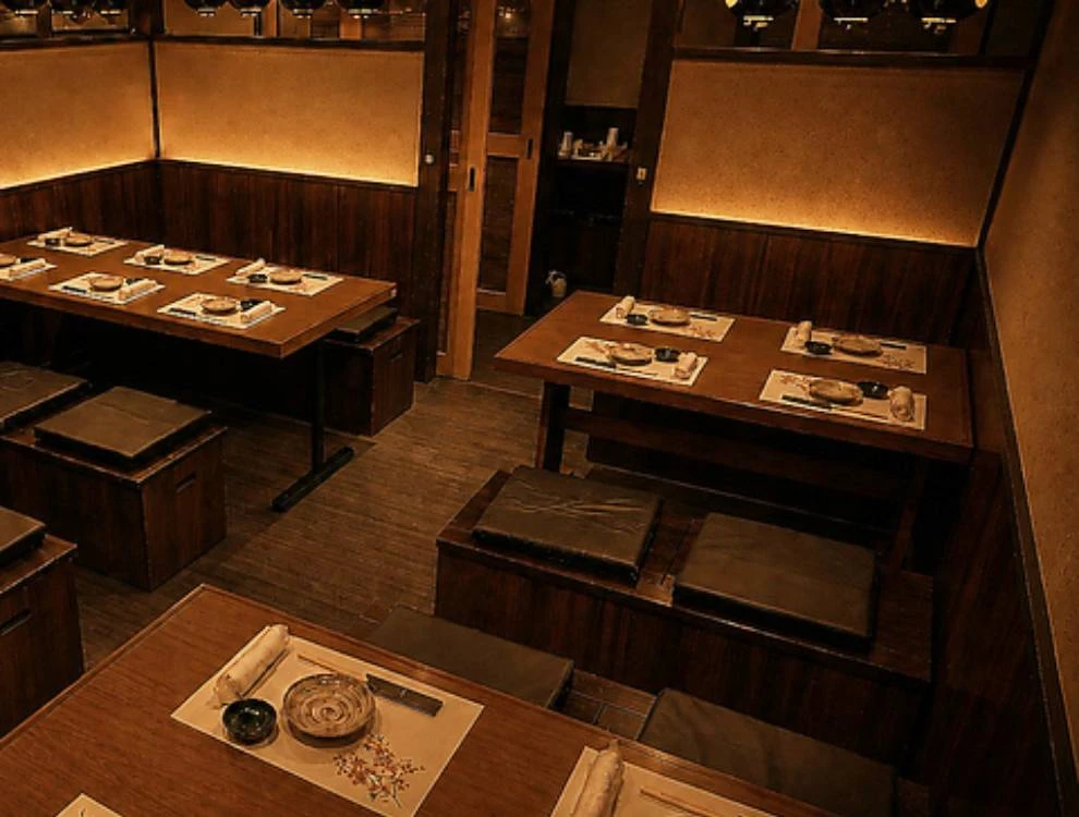 TURN株式会社 落ち着いた雰囲気の空間。様々なシーンでの食事でご利用いただけるお店です。