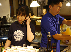 株式会社　安部自動車／「Bistro Bonten(ビストロボンテン)」「梵天食堂」「ぼんてん漁港」 求人 とにかく人が明るく優しい職場です。本部との垣根が無く、意見の通りやすい環境なので、納得しながら働く事ができますよ。